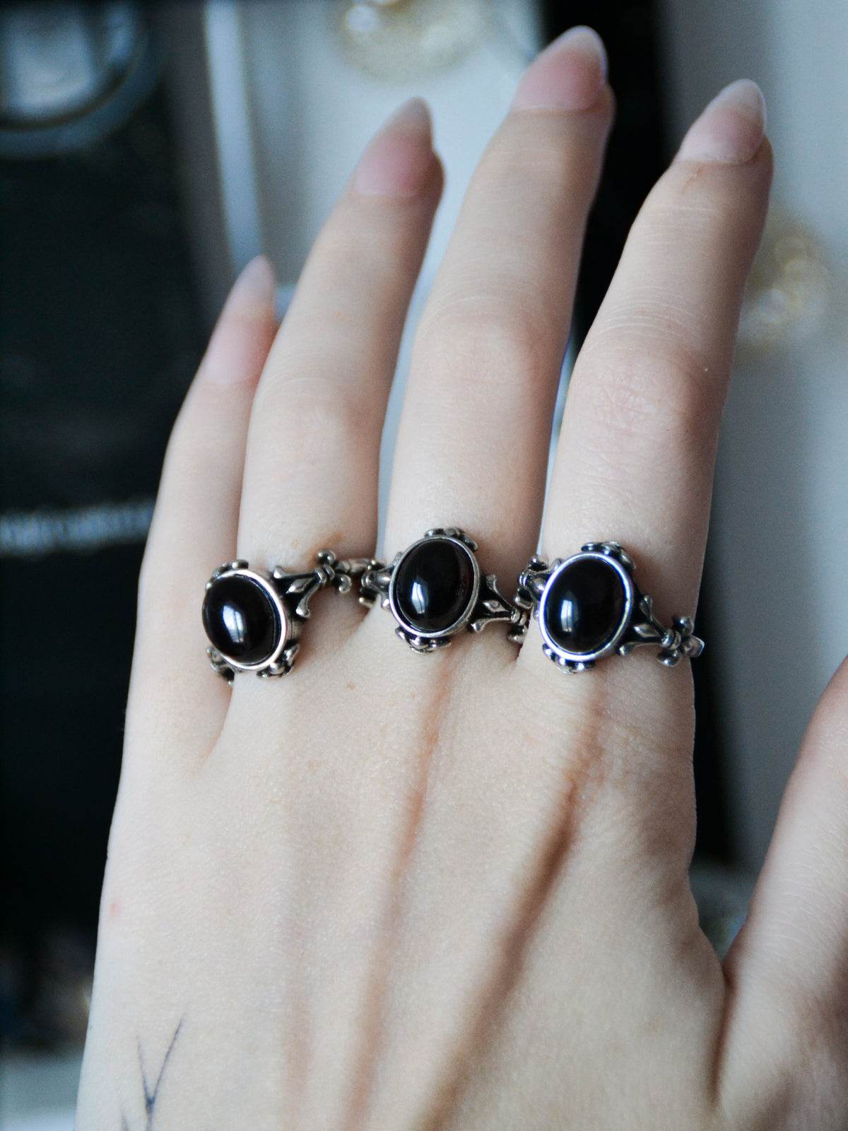 Anello fleur de sang con blood amber
