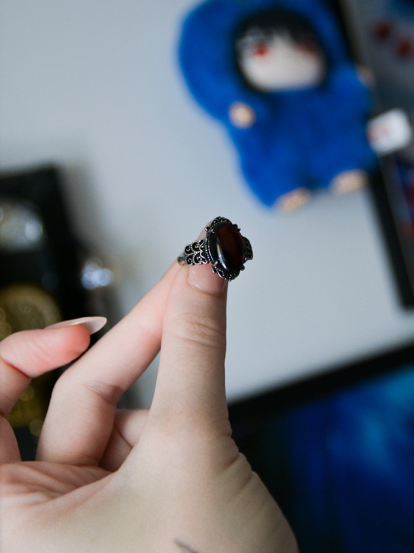 Anello Carmilla con blood amber