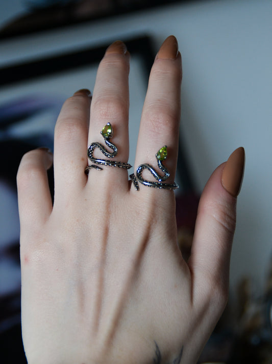 Anello serpente con peridoto