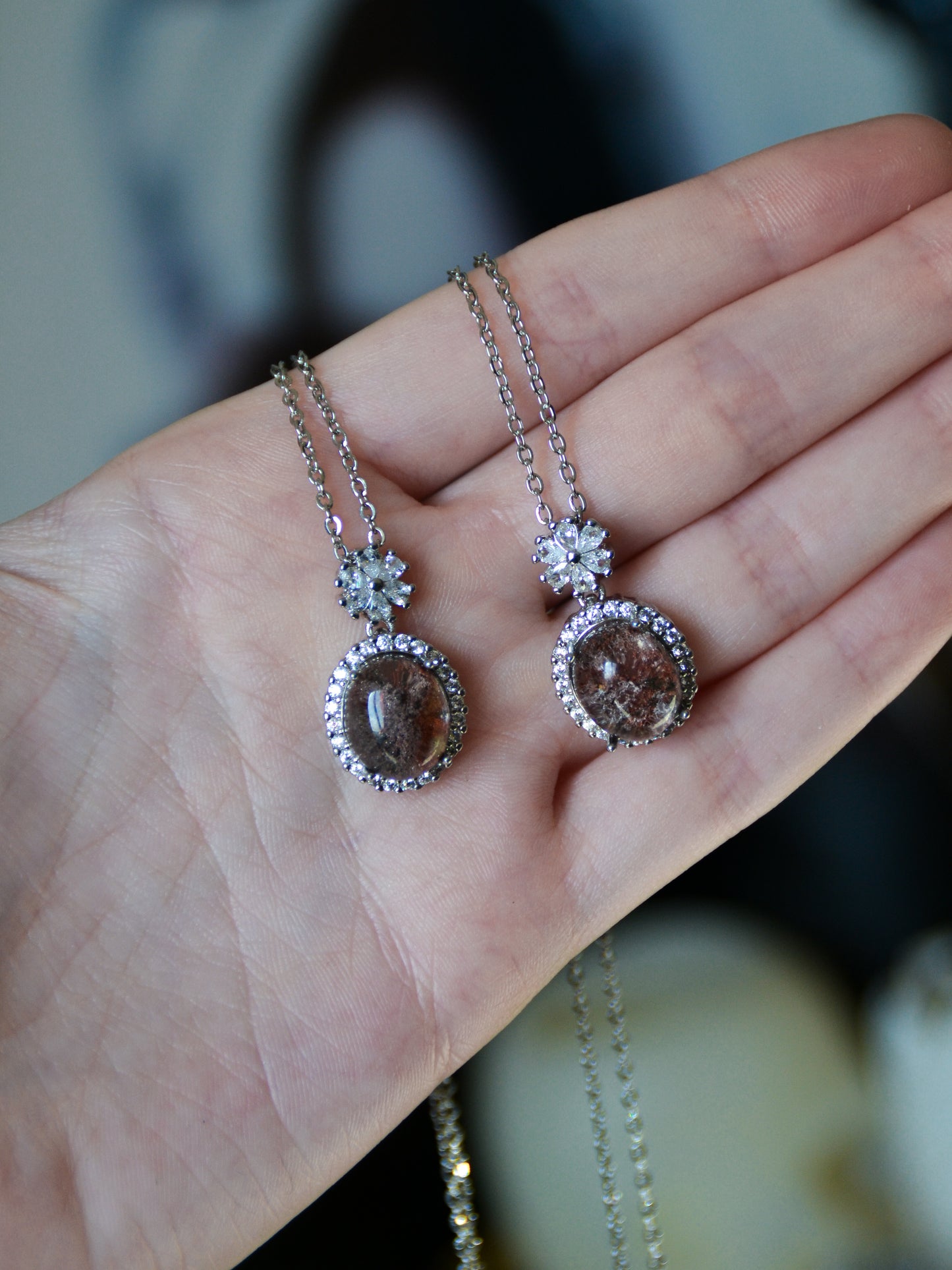 Ciondolo in garden quartz (lodolite)