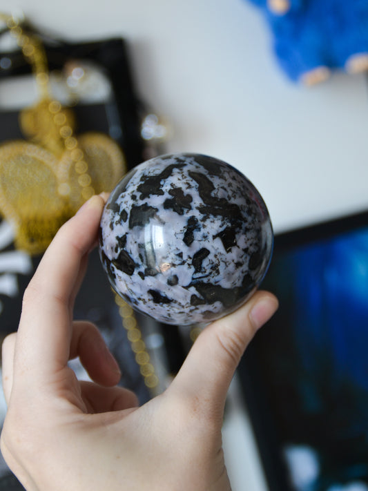 Sfera di merlinite mistica (indigo gabbro)