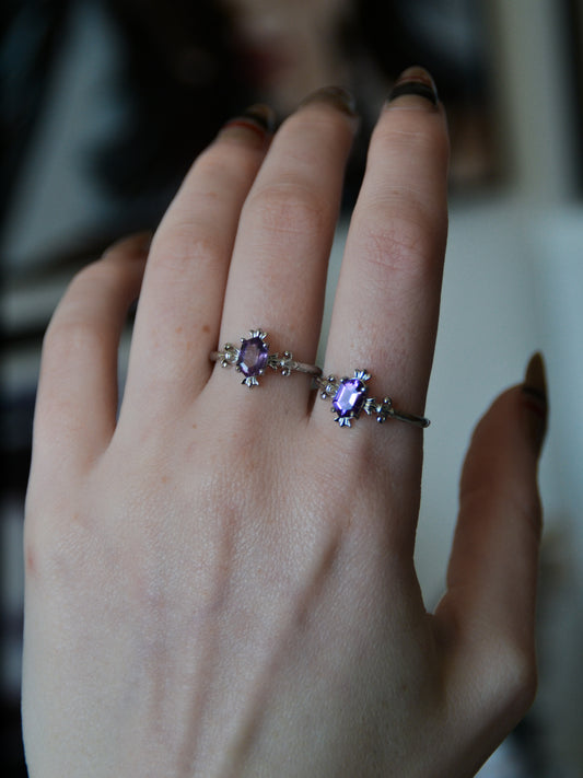 Anello con croce gotica e ametista