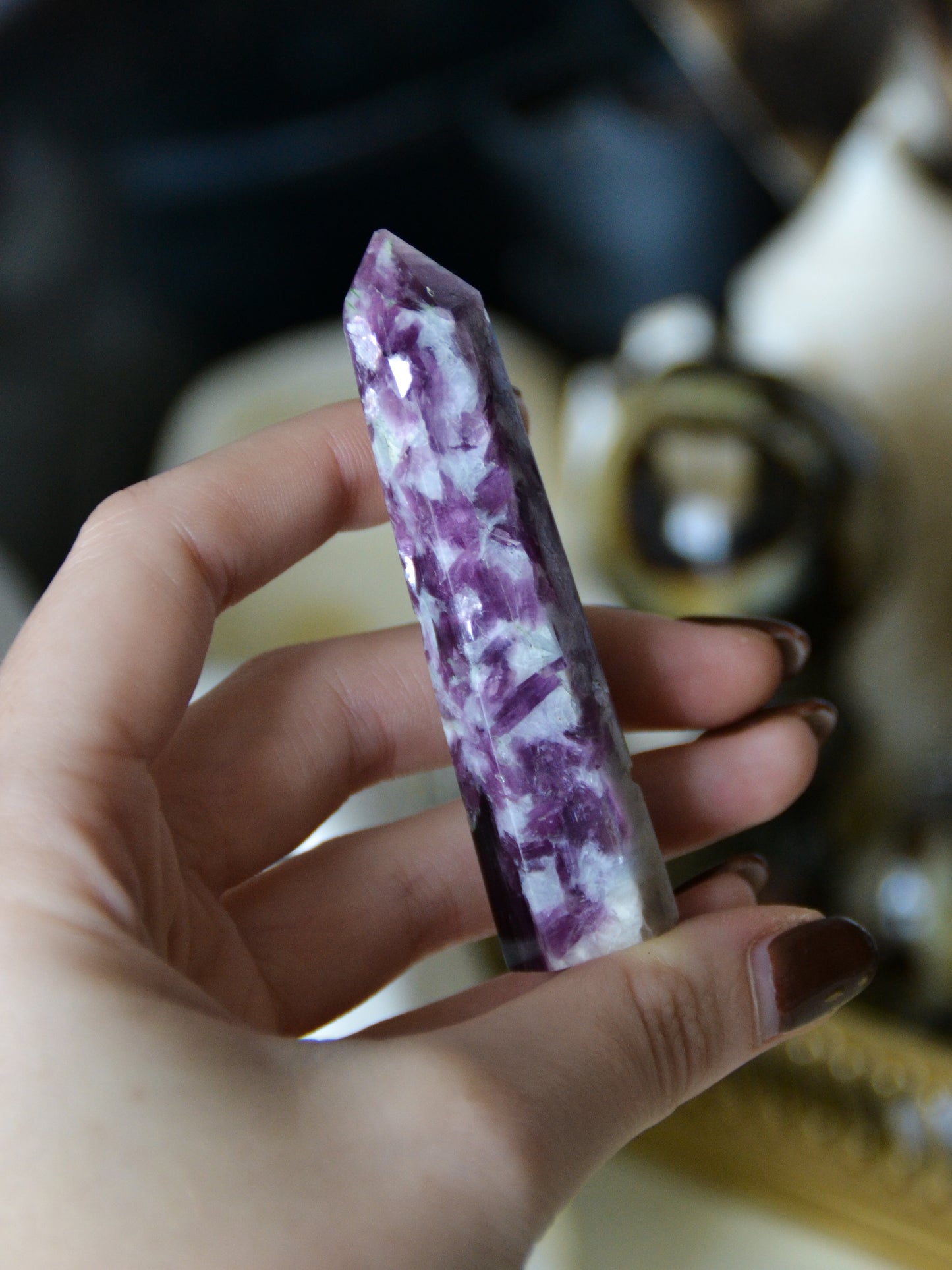 Torre in lepidolite mica