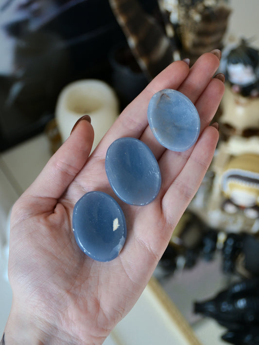 Worrystone in angelite