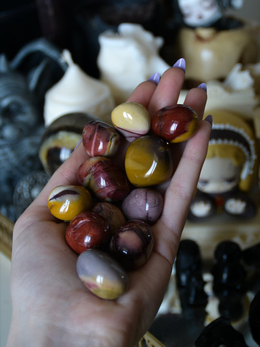 Mookaite burattata