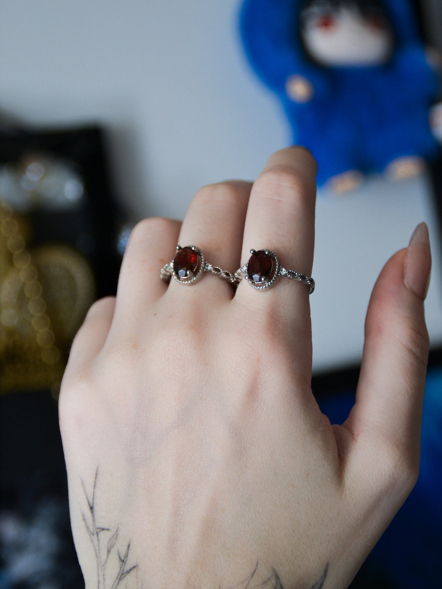 Anello regal con granato