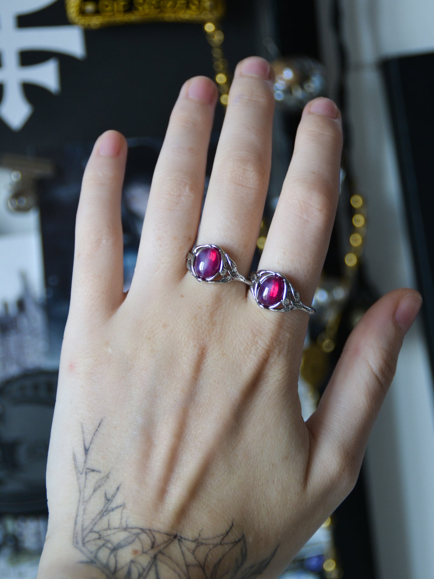 Anello con foglioline e star ruby