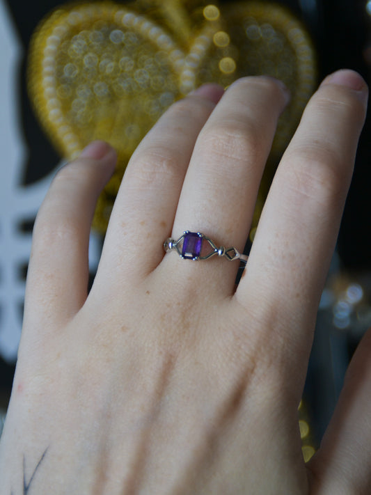 Anello con ametista taglio baguette