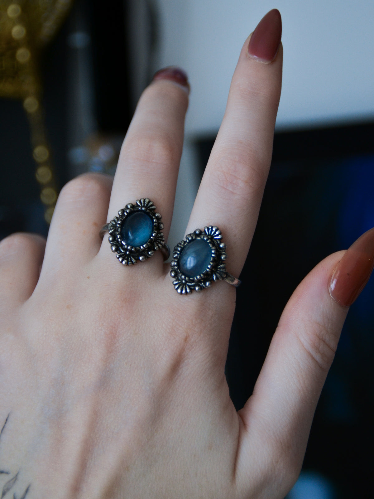 Anello daisy con cianite blu