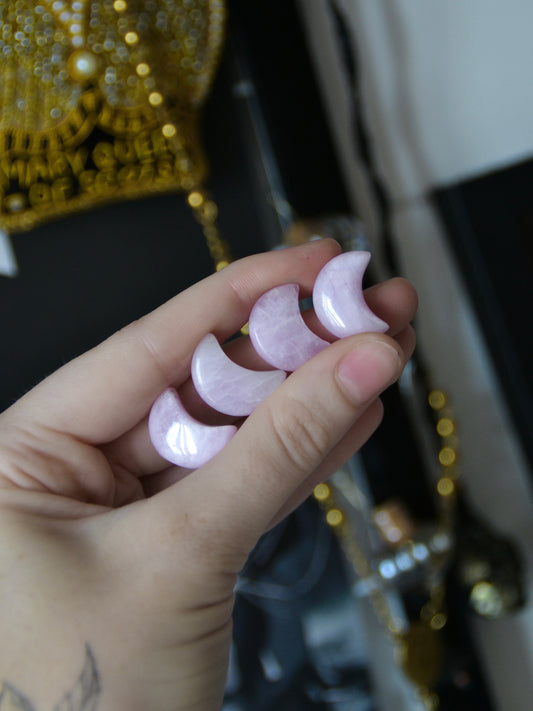 Luna in kunzite