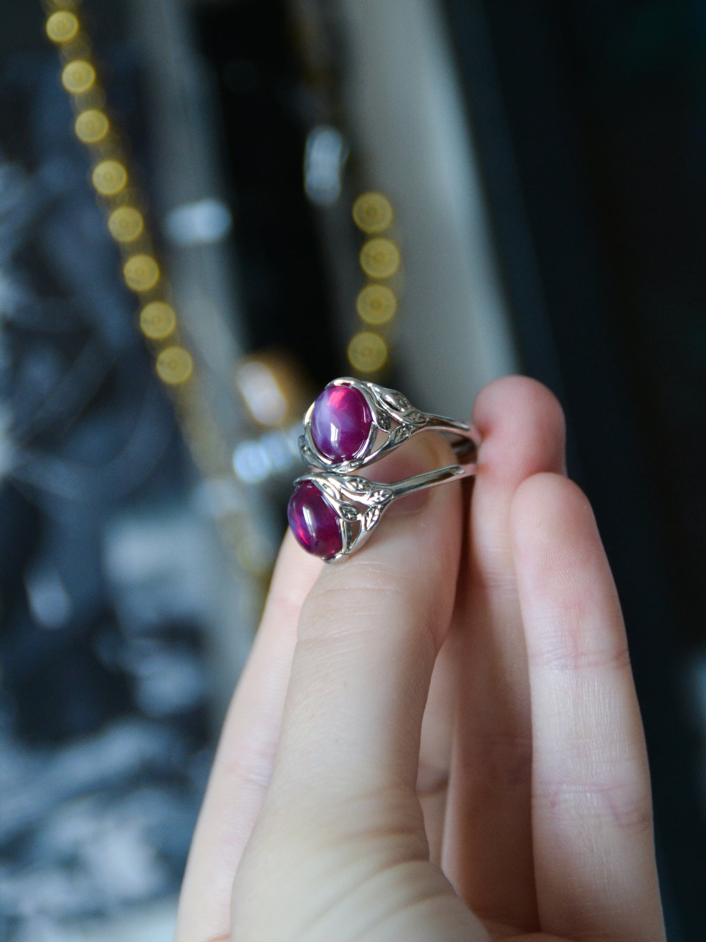 Anello con foglioline e star ruby