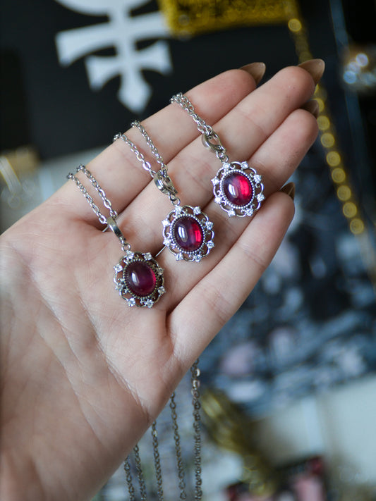 Ciondolo con star ruby