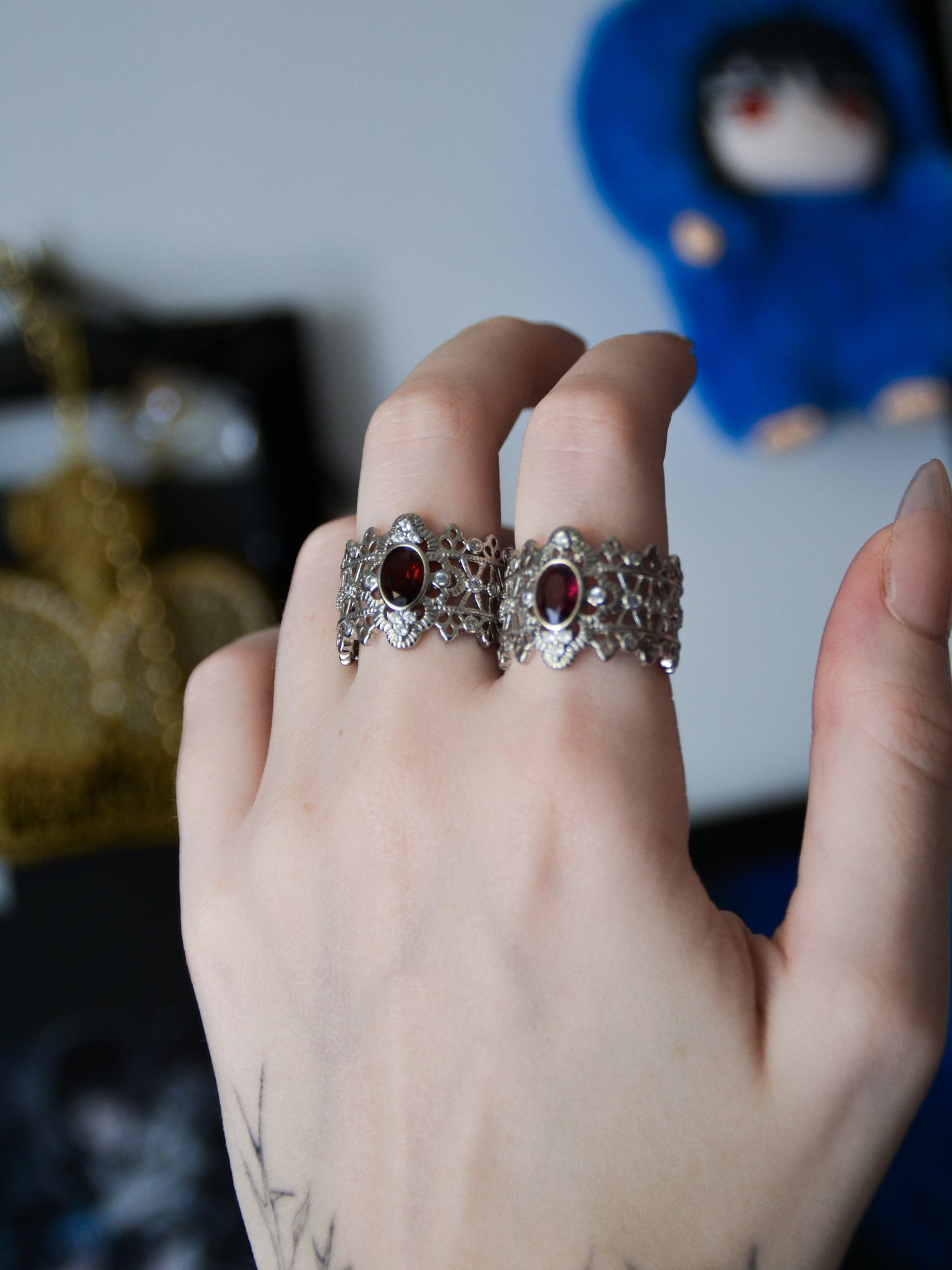 Anello lace con granato